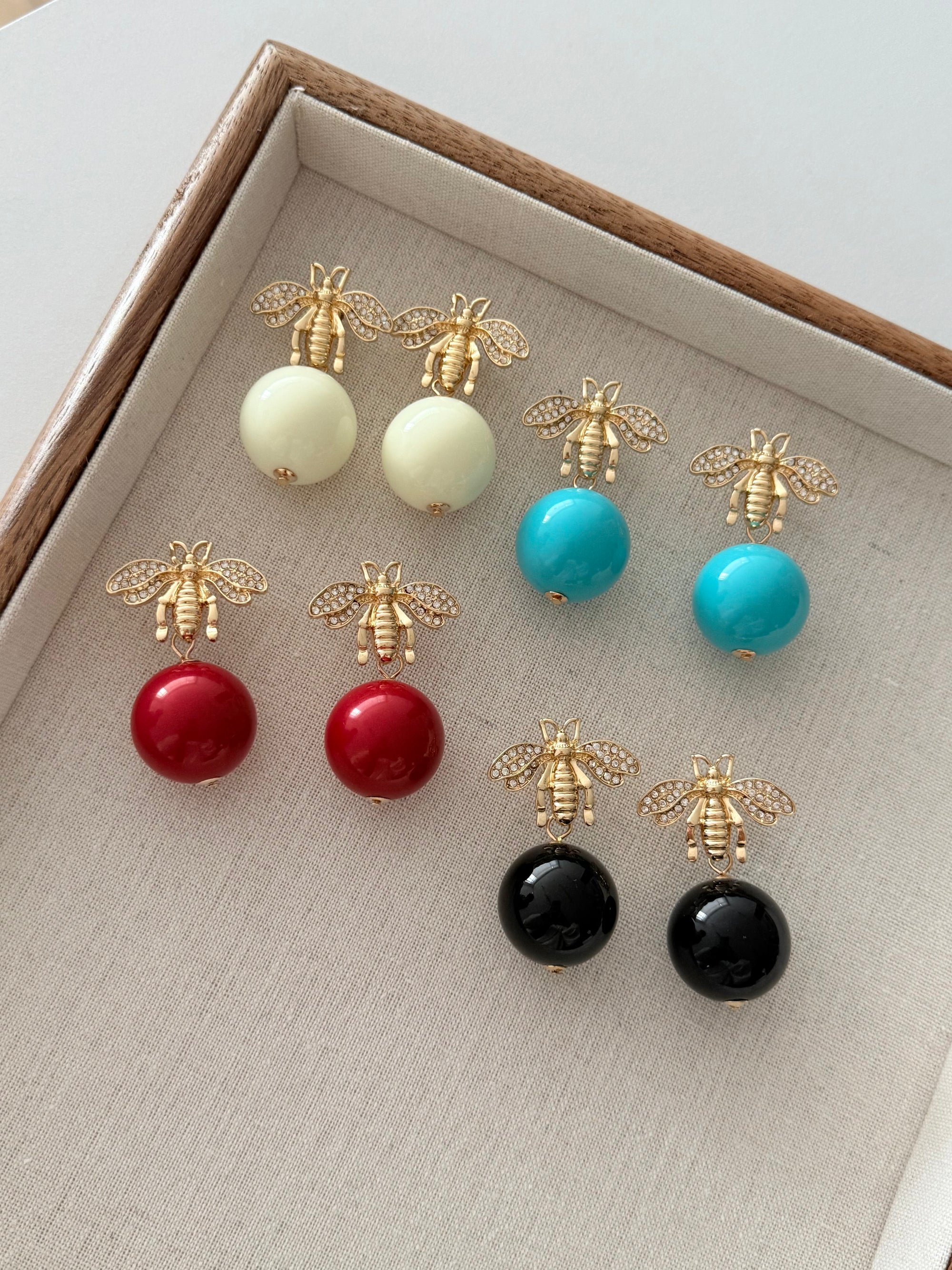 Blue Bee Taşlı Arı Küpe