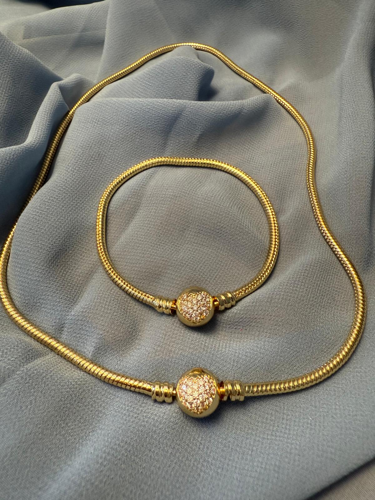 Charm Kalpli Kolye - Sevgi ve Şıklığın Modern Hali
