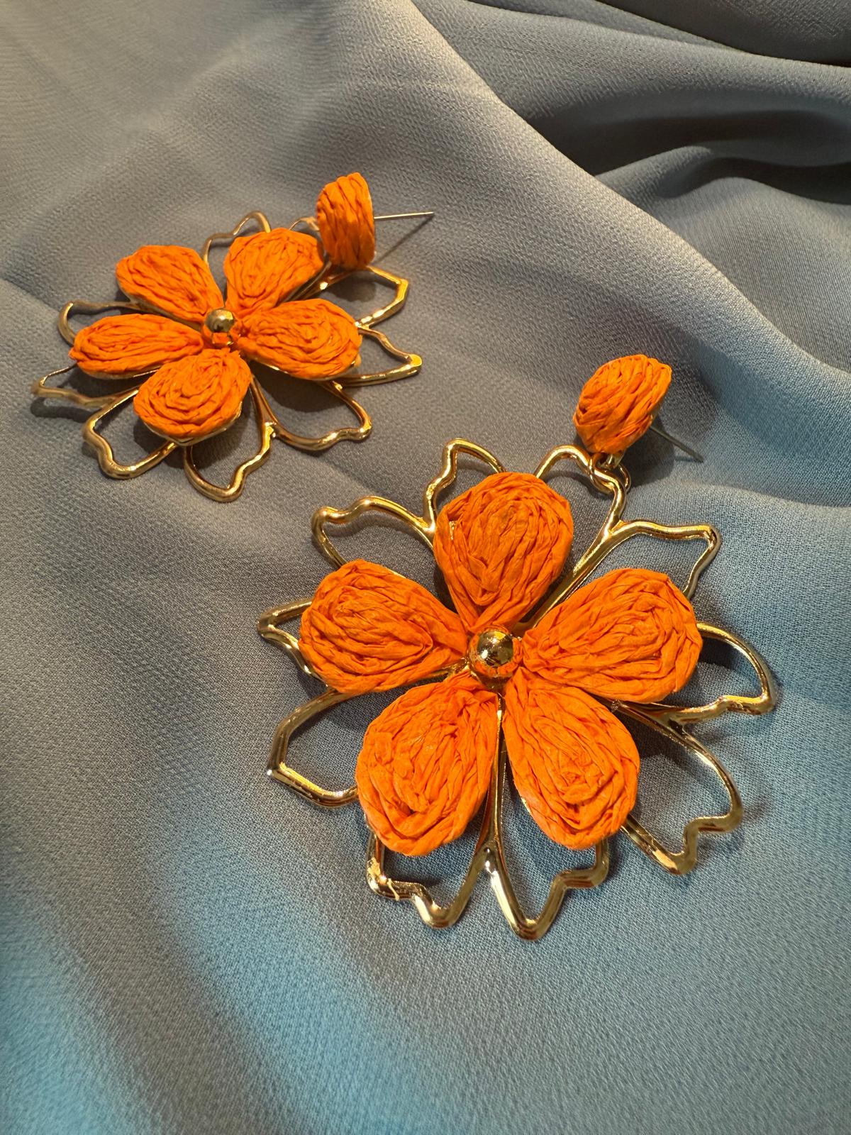 Coral Bloom Metal Turuncu Çiçek Küpe