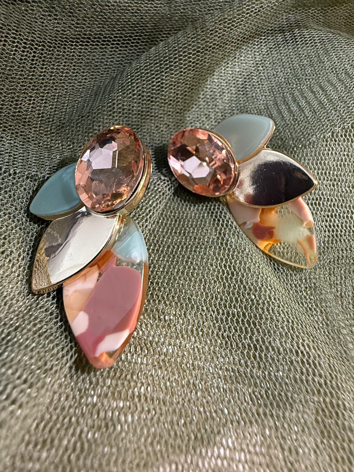 Crystal Garden Çok Renkli Taş Detaylı Küpe