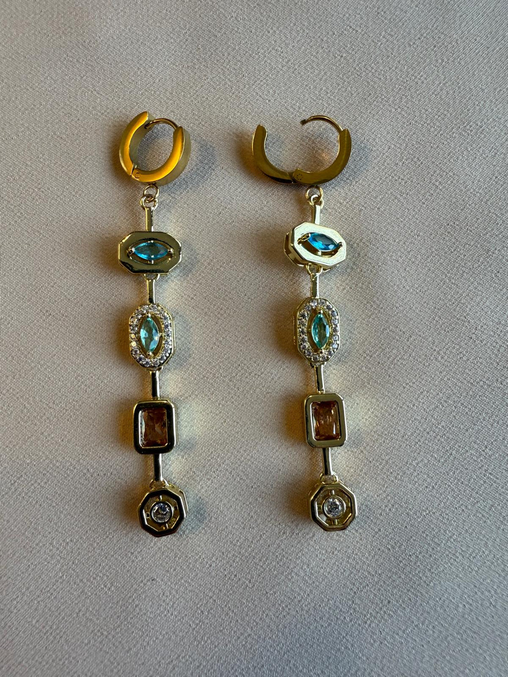 Estelle Taşlı Gold Küpe