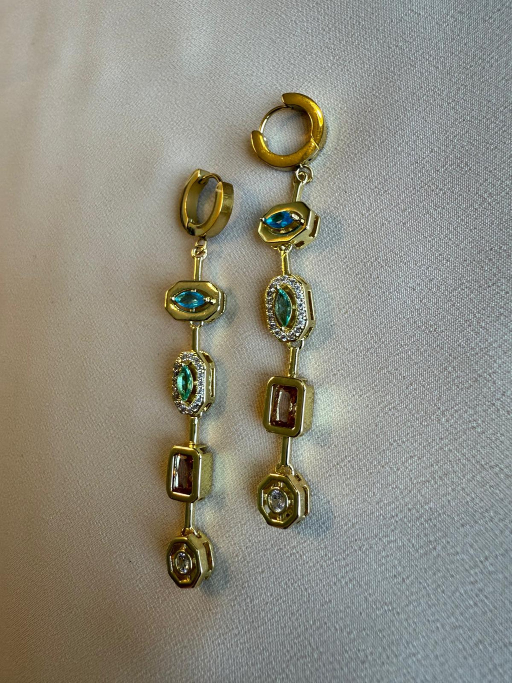 Estelle Taşlı Gold Küpe