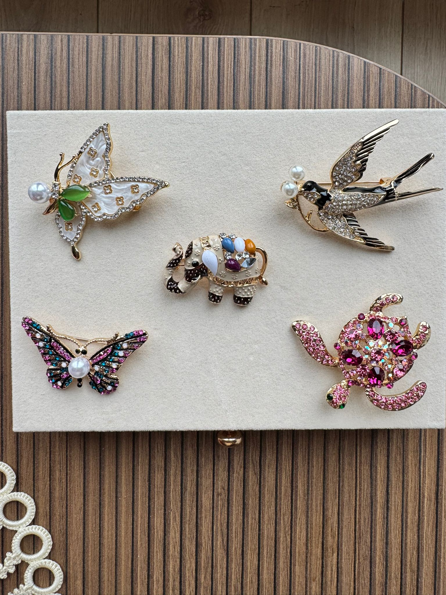 Sedefli Kelebek Broş