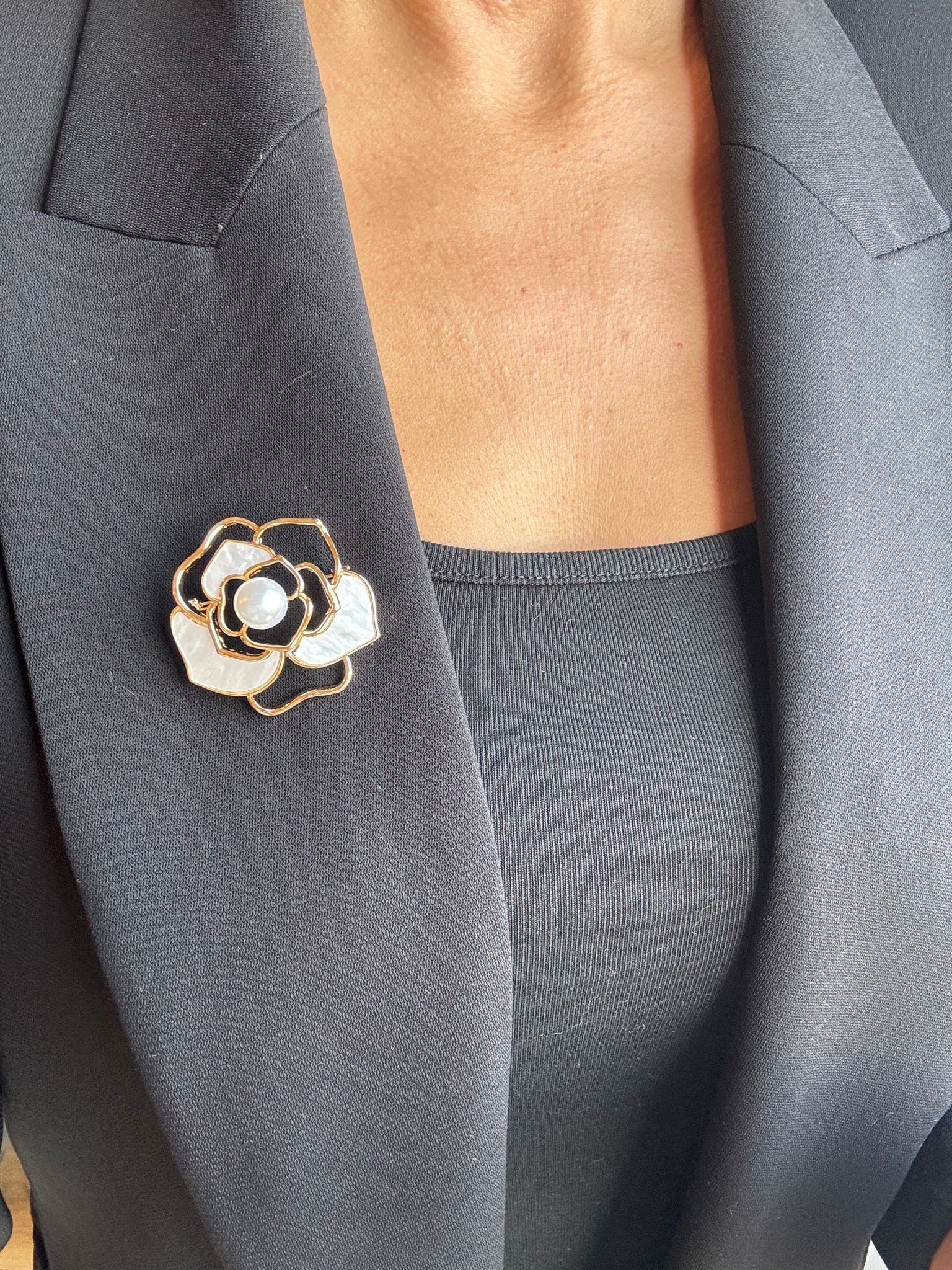 İnci Detaylı Çiçek Broş