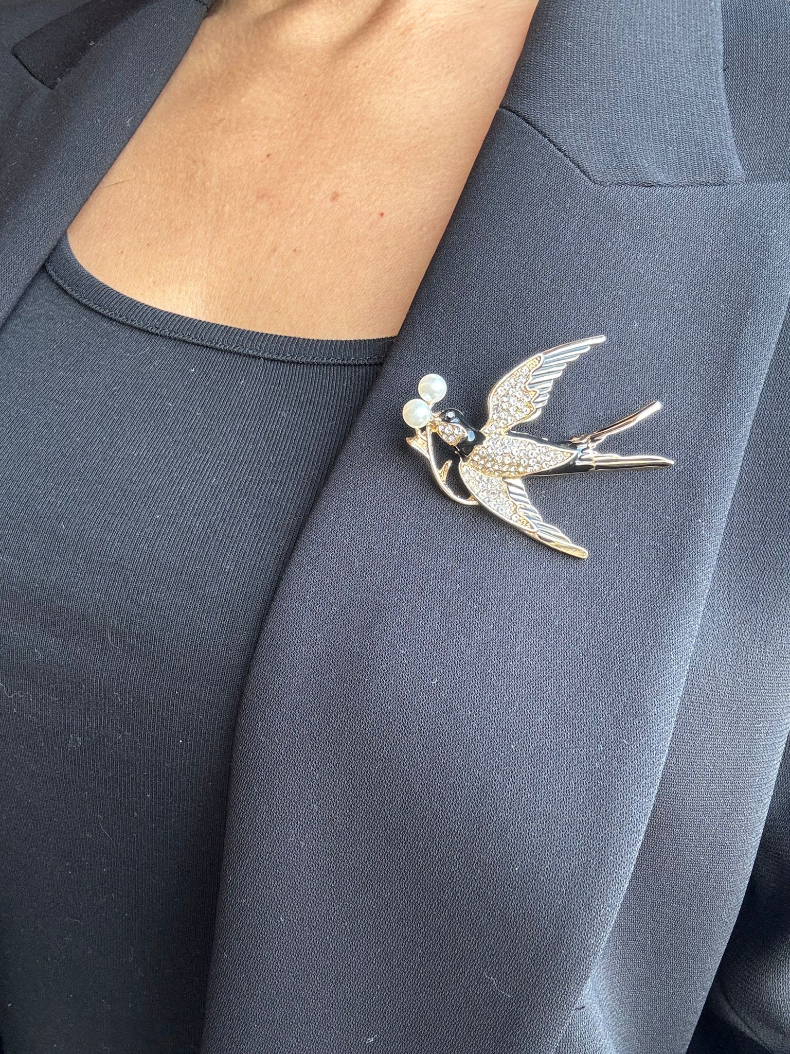 İnci Detaylı Kırlangıç Broş