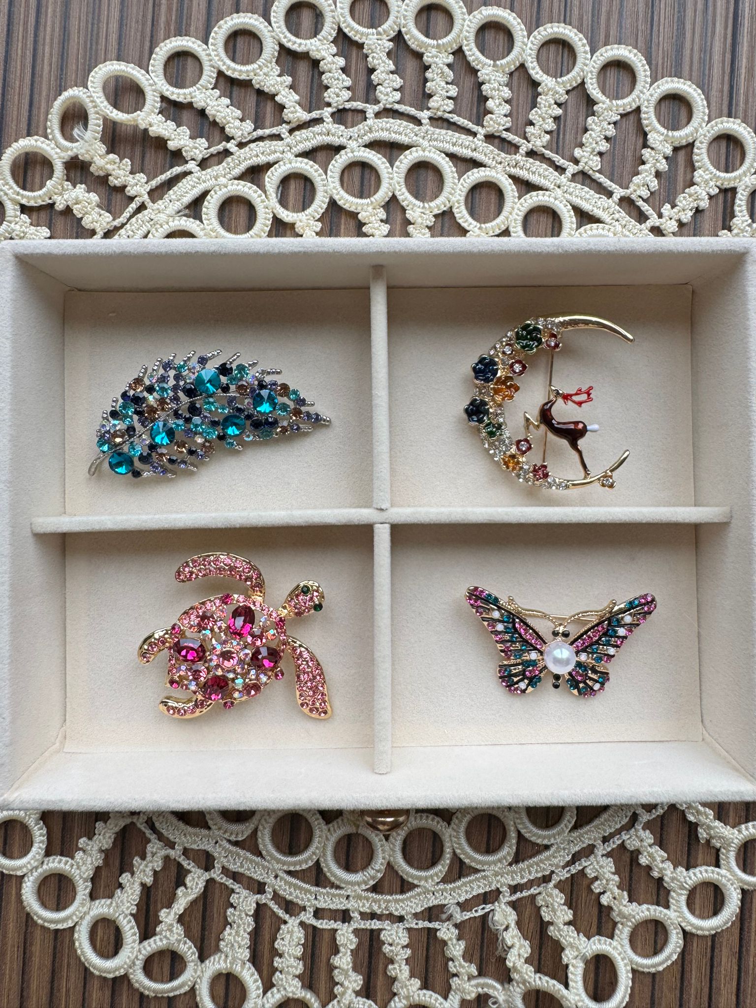 Mavi Taşlı Yaprak Broş