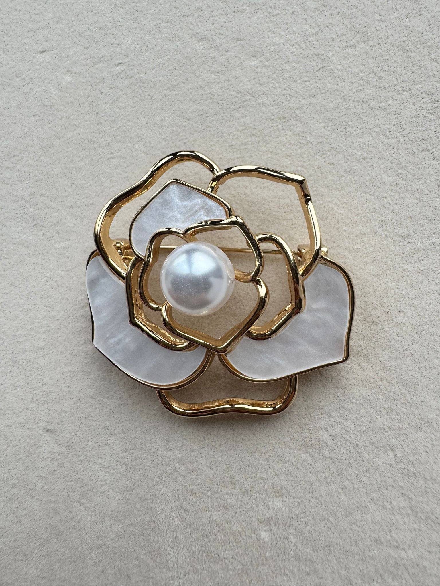 İnci Detaylı Çiçek Broş