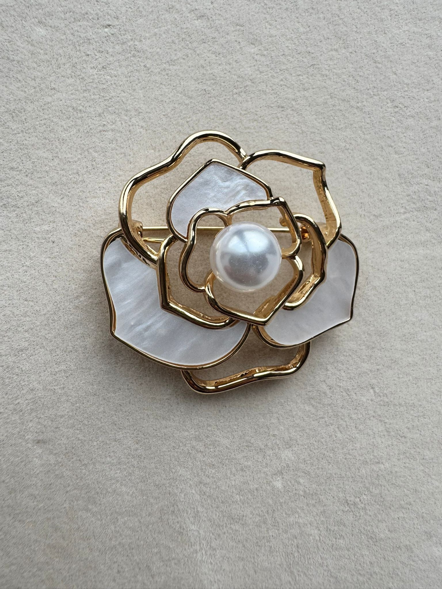 İnci Detaylı Çiçek Broş