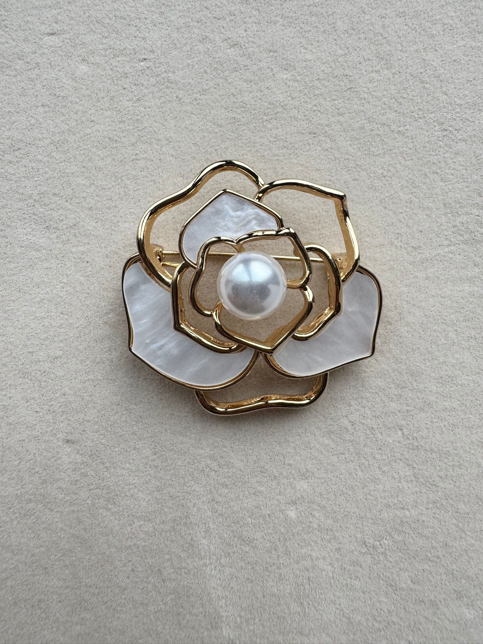 İnci Detaylı Çiçek Broş